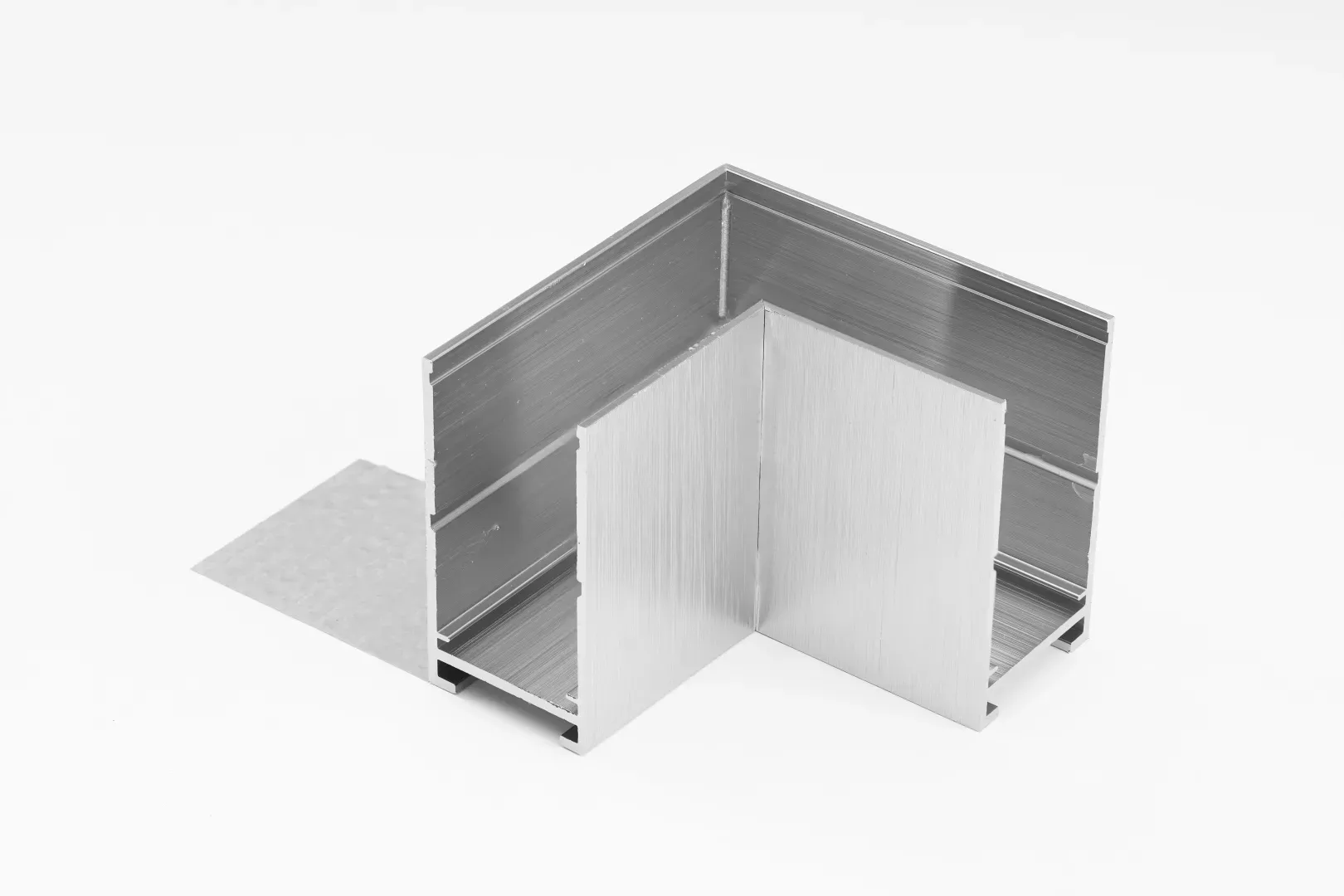 BETA TRACK MAGNETIC57 230V CORNER90 A ANODISED SILVER