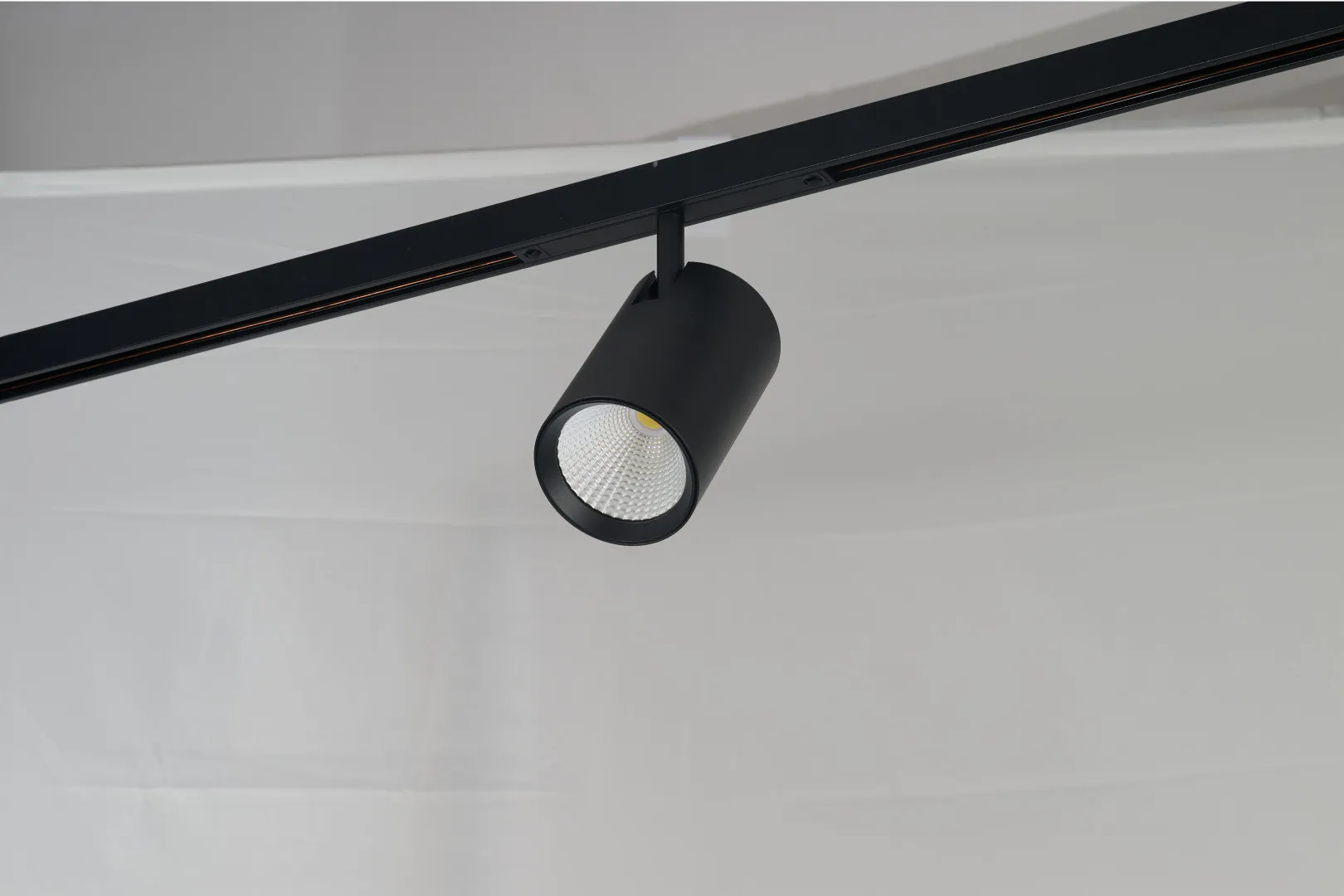 ALFA MAKITA TRACK MAGNETIC 20W CCT BLUETOOTH BLACK